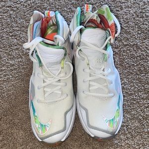 LeBron James basketball shoes. Kids size 5.5. Like new. In great condition.